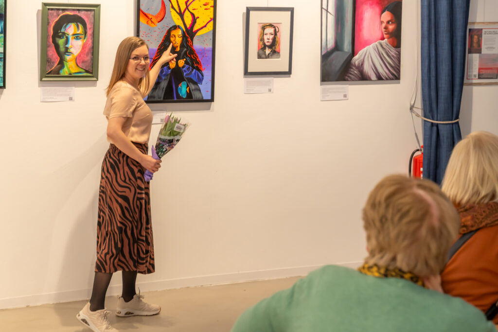 Vernissage "UNterschätze Perspektiven" 2026...Erkärungsversuche(Foto: Jürgen Naß (https://www.besterblick.info/)